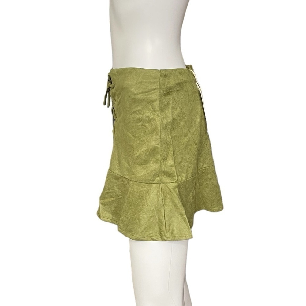 Blushing Heart Green Mini Skirt
New - Picture 4 of 7